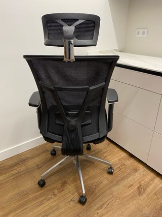 Silla de oficina ergonómica regulable. muy comoda.