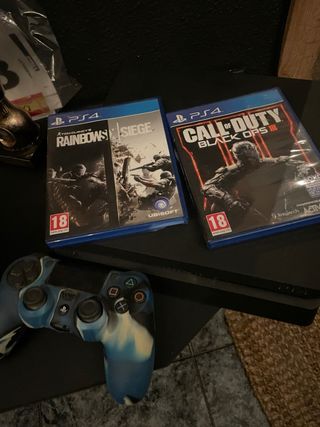 PS4 con 1 mando y 3 juegos