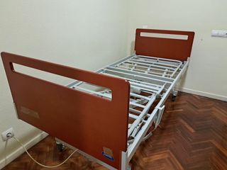 Cama articulada para enfermos