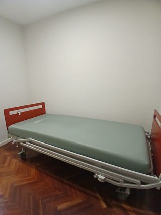 Cama articulada para enfermos