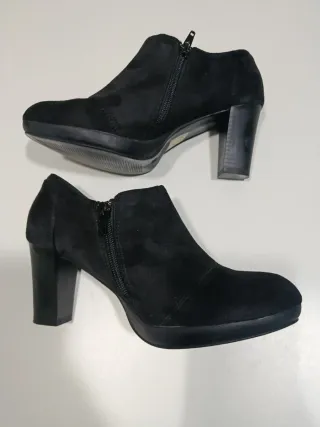 Zapato abotinado de tacón