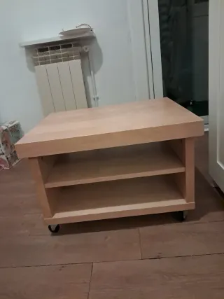 Mesa auxiliar con ruedas