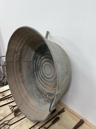 Barreño de chapa antiguo