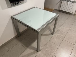 Mesa de cristal extensible