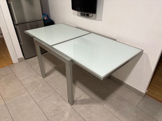 Mesa de cristal extensible
