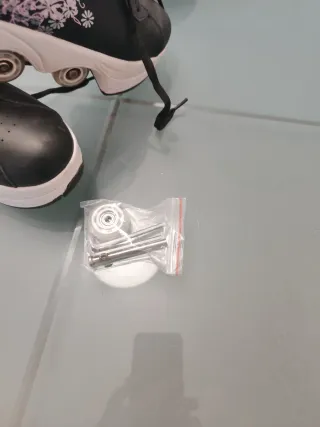 Zapatillas negras con ruedas