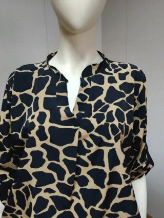 Blusa Estampada Beige y Negra