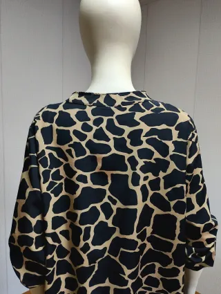 Blusa Estampada Beige y Negra