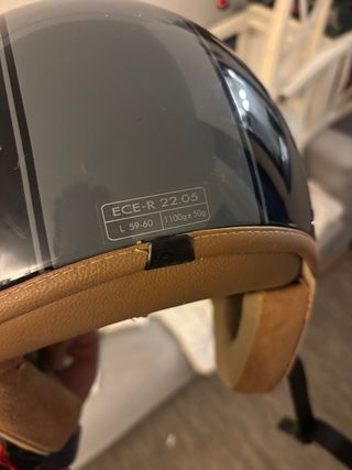 Casco Moto Negro con Visera y Bandera Italiana