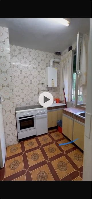 Cocina gas butano, calentador, fregadero y muebles