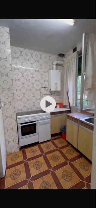 Cocina gas butano, calentador, fregadero y muebles