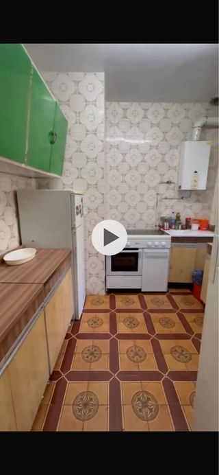 Cocina gas butano, calentador, fregadero y muebles