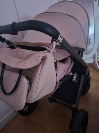 Carro de bebé rosa