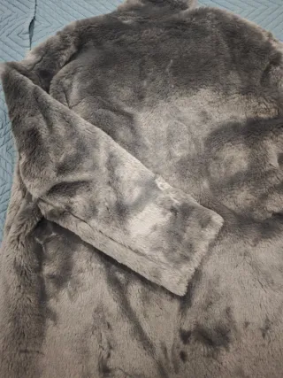 Abrigo pelo mujer gris