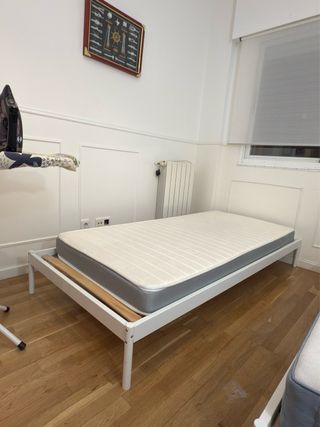 2 camas individuales pequeñas