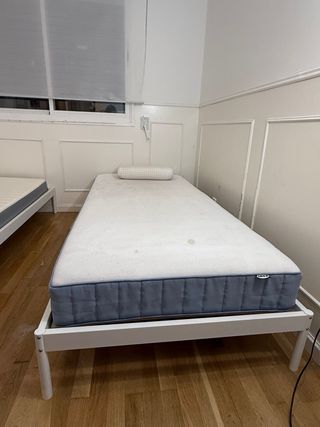 2 camas individuales pequeñas