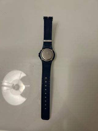 Reloj de aguja azul marino