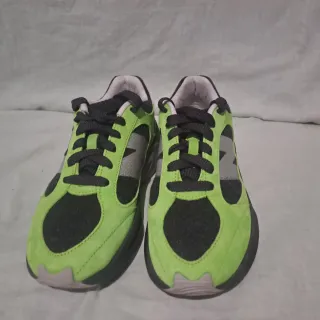 Zapatillas New Balance Verde y Plata