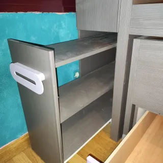 Cama infantil con escritorio y zapatero