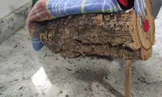 Caga Tió de fusta decorat