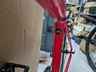 Bicicleta de carretera roja