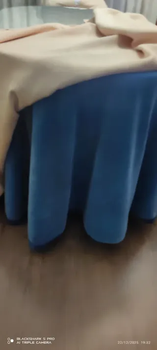 Mesa de salón ovalada con tapa de cristal