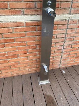 Ducha exterior piscina acero inoxidable.