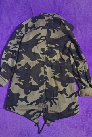 Parka militar Bershka camuflaje