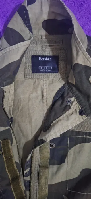 Parka militar Bershka camuflaje
