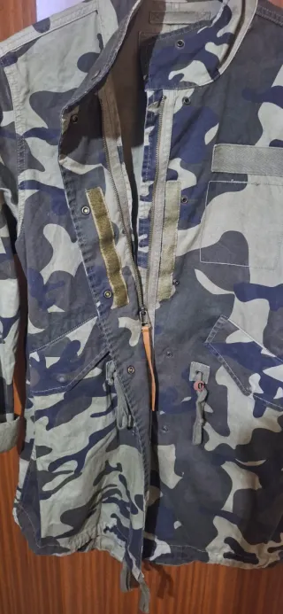 Parka militar Bershka camuflaje