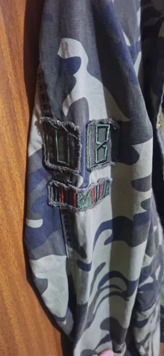 Parka militar Bershka camuflaje