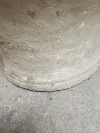 Tinaja antigua de barro