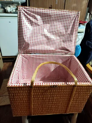 Cesta de mimbre para picnic