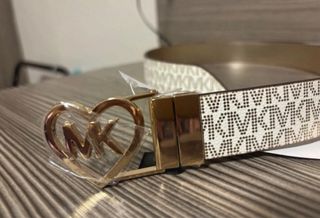 Cinturón Michael Kors Corazón Beige y Dorado