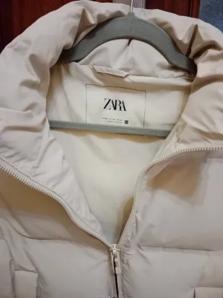 Chaquetón corto acolchado sin mangas