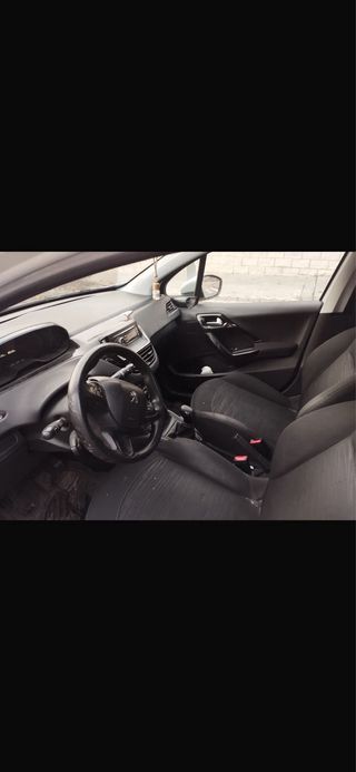 ! PEUGEOT 208 AÑO 2012 5 PUERTAS !