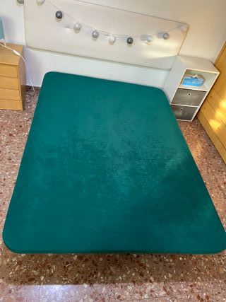 Base tapizada verde 135x190 con 6 patas