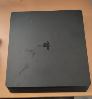 PS4 Slim Negra + 3 Mandos