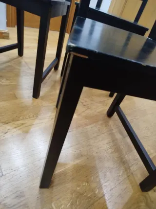 Juego de 4 sillas de madera negras