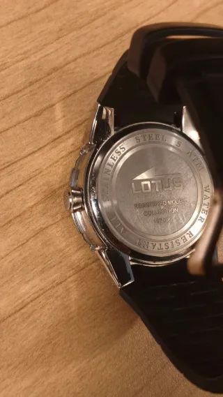 Reloj Lotus Acero/Caucho Negro