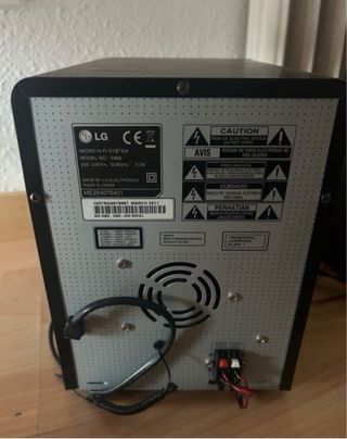 Equipo de música LG negro y gris