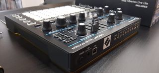 Novation Circuit Mono Station Sintetizador