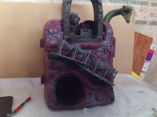 monsters o monster castillo de universo serpiente