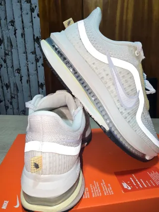 Zapatillas Nike Pegasus Premium Mujer Gris y crema