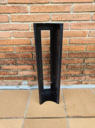 Soporte vertical CDs negro minimalista