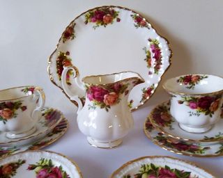 Royal Albert Lechera, Pastelero y Tríos