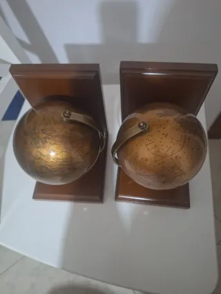 Par de sujetalibros bola del mundo