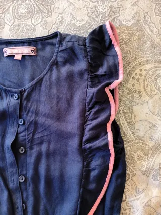 Mono verano azul con volantes rosa