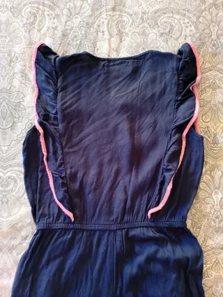 Mono verano azul con volantes rosa