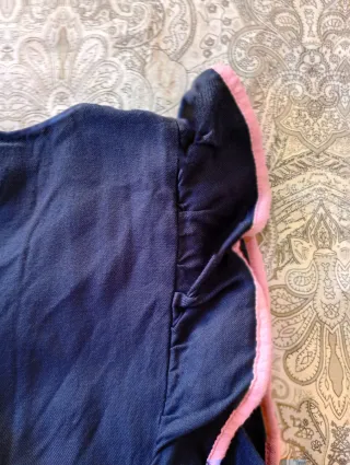 Mono verano azul con volantes rosa